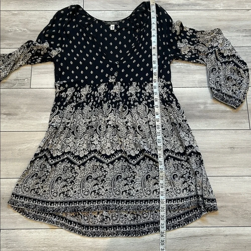Billabong black and gray long sleeve dress size small